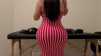 Play OMG my Big Ass Busty MILF Step Mom looks so HOT while Folding Laundry! I had to Fuck her Fat Pussy
