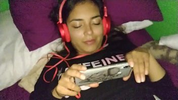 Play I have sex with a girl who likes to watch porn while being penetrated.