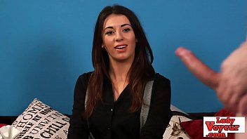 Play Elegant english voyeur talks to wanking loser
