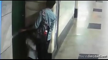 Play Desi girlfriend blowjob in delhi metro