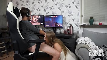 Play He tried to play Overwatch