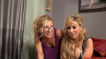 Play Ashley Fires & Krystal Star - Son helps his mom get a baby - EDITED