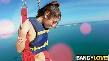 Play Kira Perez Sexy Vacation Day 2