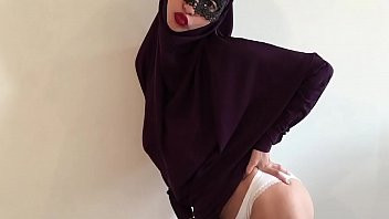 Play Petite salope arabe en hijab
