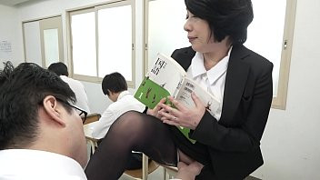 Play 声が出せない絶頂授業で10倍濡れる人妻教師 柏木舞子