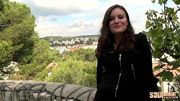 Play Carla, jeune brunette donne son cul pour devenir miss salope